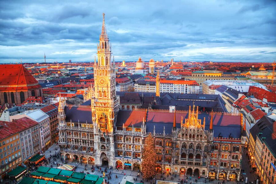 Munich Premium Christmas Market Hopping with Sightseeing Tour - Hofgarten and the photo stop