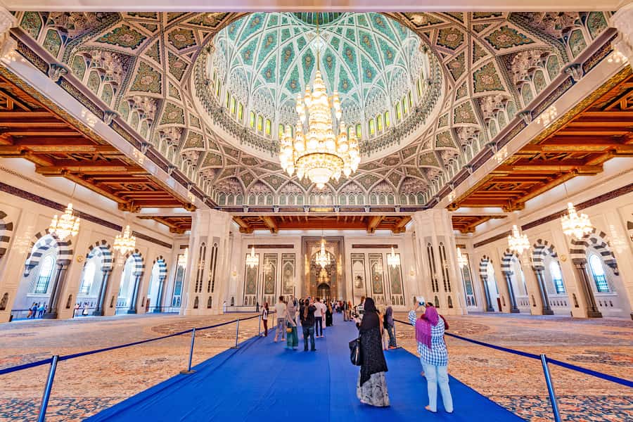 Muscat: City Tour of Grand Mosque, Old Souqs, Museum, & Fort - Muttrah Fish Market and Corniche: Muscat at street level