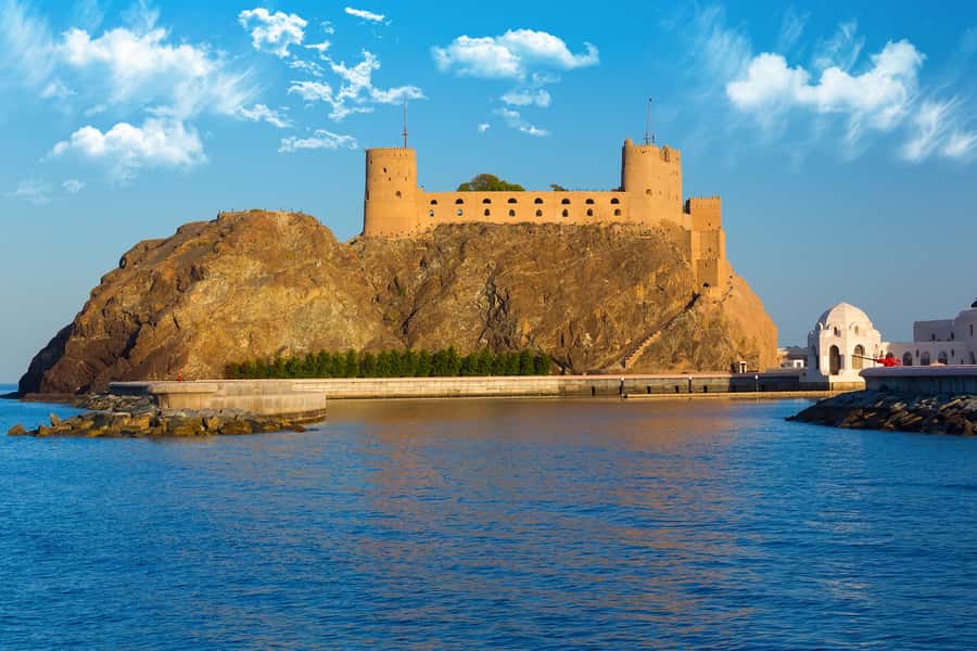 Muscat: City Tour of Grand Mosque, Old Souqs, Museum, & Fort - Sultan Qaboos Grand Mosque: begin with quiet scale