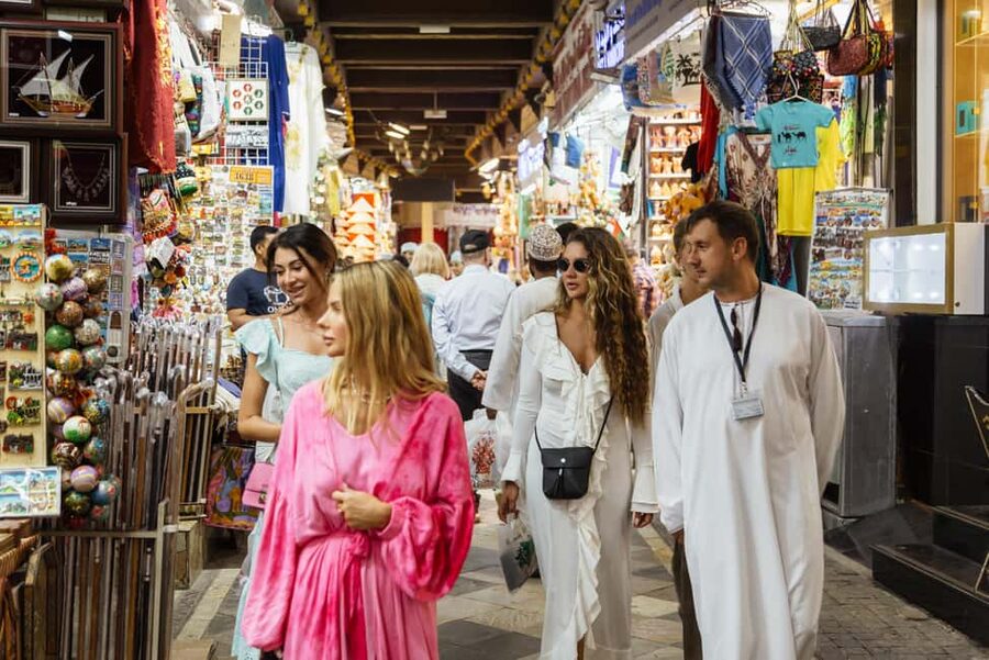 Muscat: Guided Walking Tour of Corniche, Souq & Mutrah Fort - Walking the Mutrah Corniche