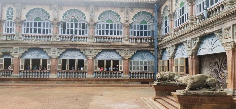Mysore: Palace, Art Gallery & Devaraja Market Walking Tour - Four floors inside Jaganmohana Art Gallery
