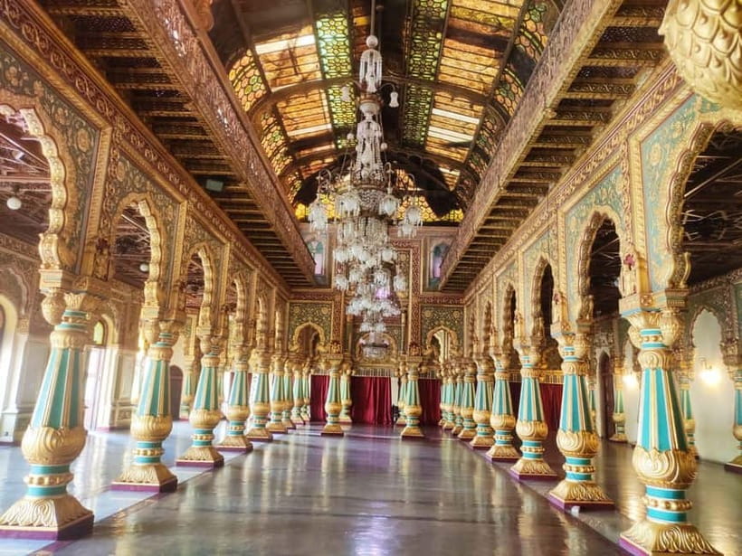 Mysore: Palace, Art Gallery & Devaraja Market Walking Tour - Meeting your guide at Mysore Palace