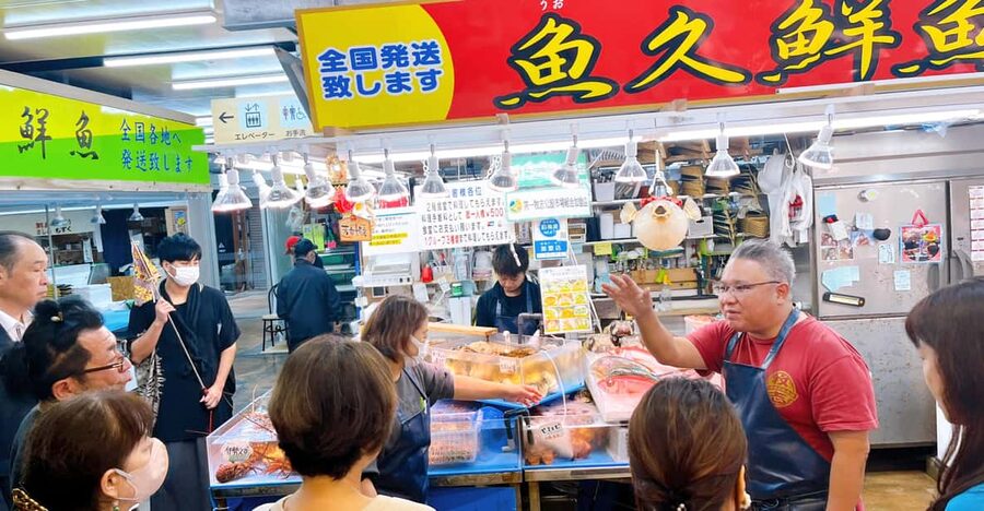Naha Makishi Public Market : Sushi making experience - From Makishi Market stalls to your own sushi plate