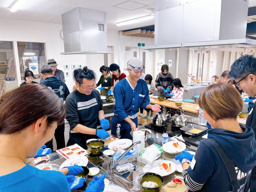 Naha Makishi Public Market : Sushi making experience - What the 45-minute sushi lesson is like