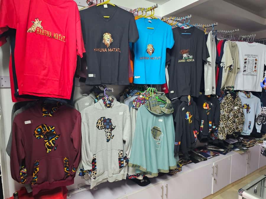 Nairobi: Hop on Hop off and Maasai market Collections Visit - Shopping at Maasai Market in Karen
