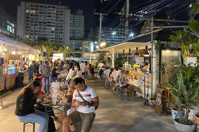 Night life in Bangkok - Jodd Fairs Train Night Market(Joint) - What the One-Hour Market Walk Covers