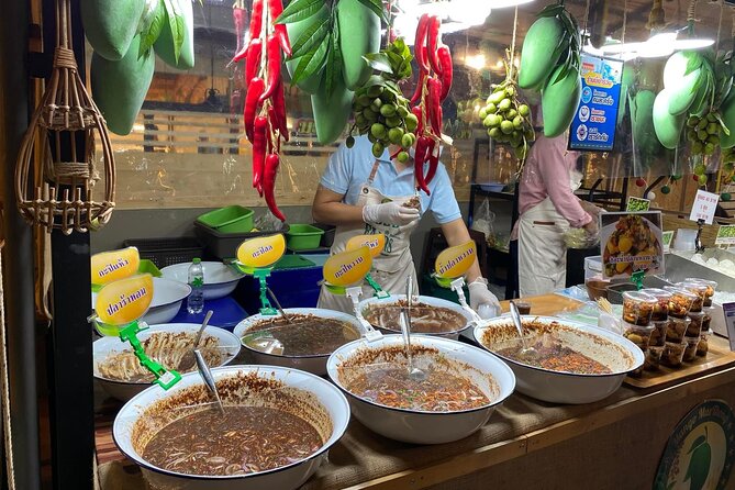 Night life in Bangkok - Jodd Fairs Train Night Market(Joint) - Getting There and Handling the Crowds