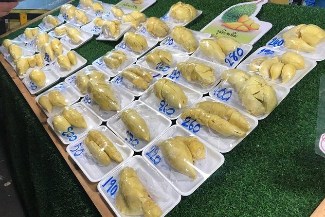 Night life in Bangkok - Jodd Fairs Train Night Market(Joint) - Is $15.39 Good Value?