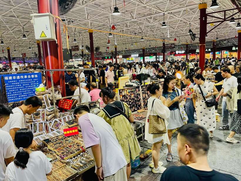 Night Market Haggling Adventure with an English Guide! - Key points at a glance