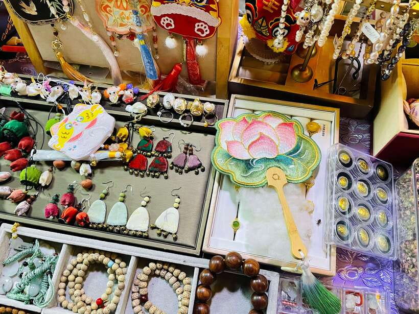 Night Market Haggling Adventure with an English Guide! - The timing needs a small clarification