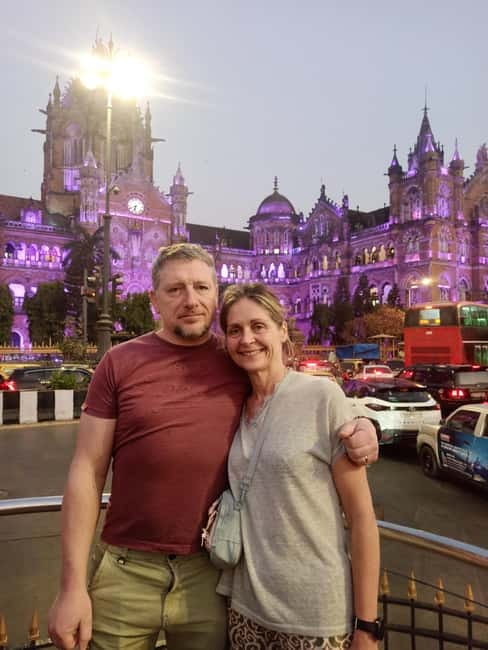 Night Tour: Mumbai’s Nights & Buzzing Bazaars - Oval Maidan, cricket, and the city’s grand center