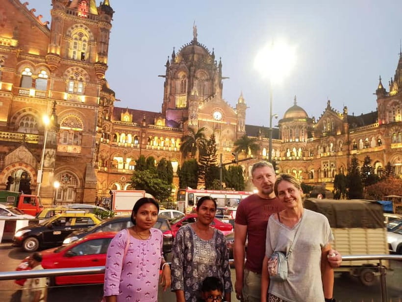Night Tour: Mumbai’s Nights & Buzzing Bazaars - Marine Drive and Girgaon Beach by night