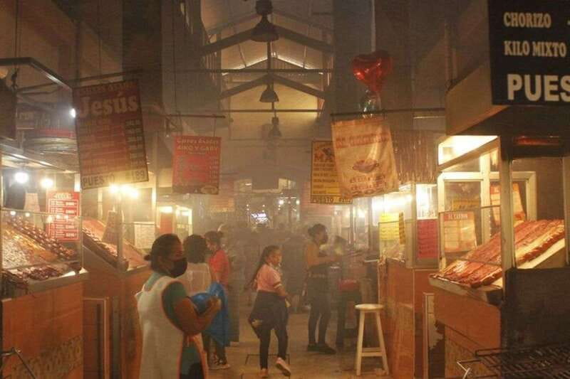 Oaxaca: Food and Markets Tour - The first tastes: aguas frescas and tejate