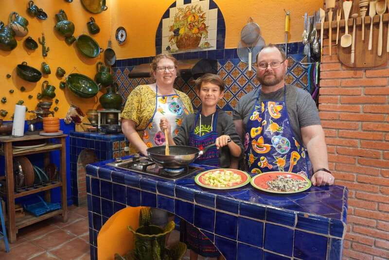 Oaxaca: Traditional Oaxacan Cooking Class with Market Visit - Key points at a glance