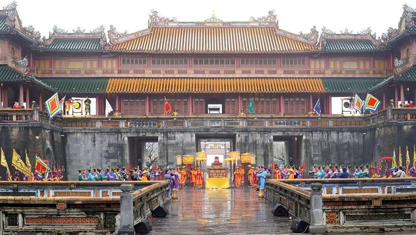 Official Hue: Dragon Boat, Imperial Citadel, & Market tour - A short cruise on the Perfume River