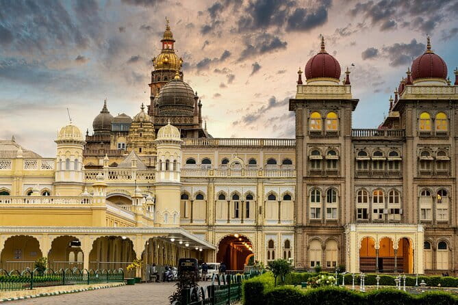 Old Bangalore Historical Walk thro Palace, Temples, Fort & Market - KR Market Is the Tour’s Loudest Hour