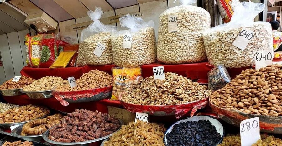 Old Delhi Temples and Spice Market Tour - Kinari Bazaar and the wedding market