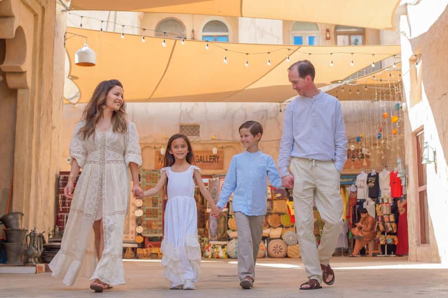 Old Dubai Guided Tour With Photographer: Souks & Street Food - What the photographer adds