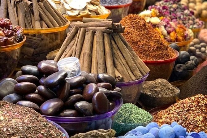 Old Dubai tour: Local Market, Tasting, Dubai creek with Abra ride - A small stop with the Coins Museum