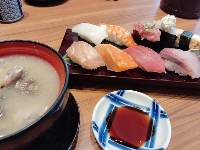 Osaka: Kuromon Market 1.5-Hour Seafood & Street Food Tour - Starting at the Sennichimae Police Box