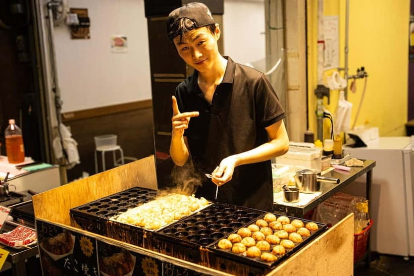 Osaka: Kuromon Market Street Food Tour with Pro Local Guide - Sennichimae Doguyasuji Shotengai: a smart stop for shoppers