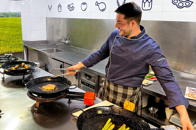 Paella Cooking Class, Wine Tasting & Central Market in Valencia - Dietary needs and family considerations