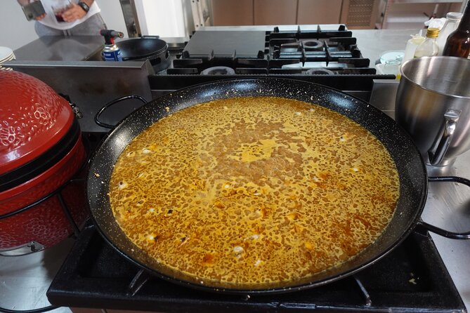 Paella & Sangria Class with Tapas and Market Visit - What the guides add to the experience
