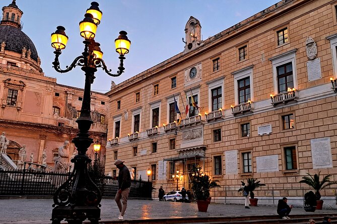 Palermo in 2 hours Main monuments and historic markets - Piazza Olivella adds churches, archaeology, and Santa Rosalia