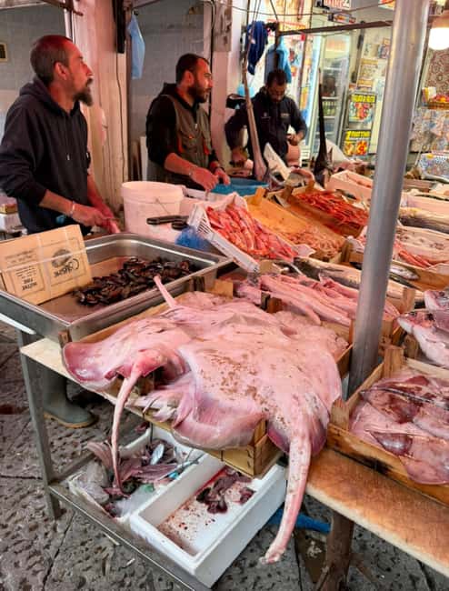 Palermo: Sunday Markets Walk with sweet break - Corso Alberto Amedeo adds antiques with a different feel