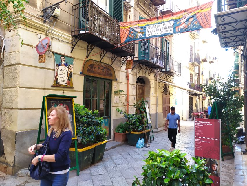 Palermo: Walking Tour of Historic Markets and Monuments - The guides make the difference