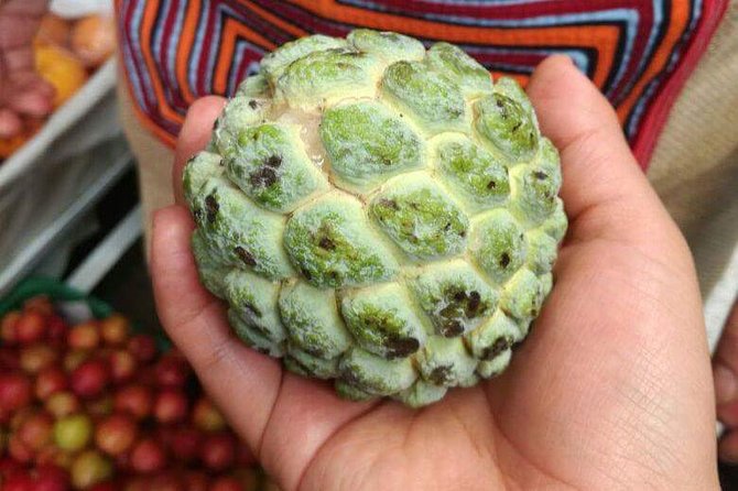 PALOQUEMAO MARKET FOOD TOUR. EXOTIC FRUIT. LOCAL SNACKS. /Min 2 pax - The fruit tasting is the main event