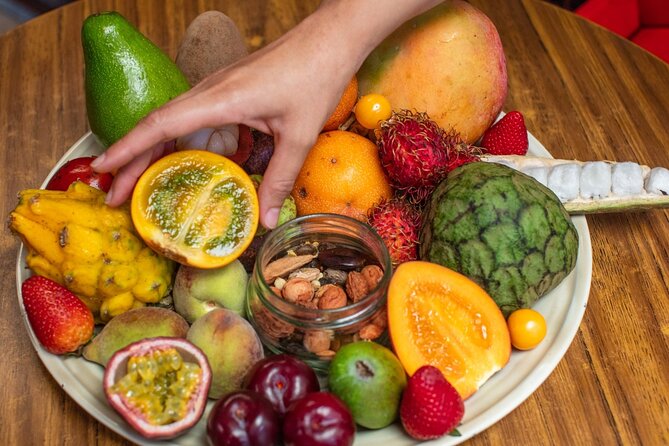PALOQUEMAO MARKET FOOD TOUR. EXOTIC FRUIT. LOCAL SNACKS. /Min 2 pax - Beginning with flowers and produce