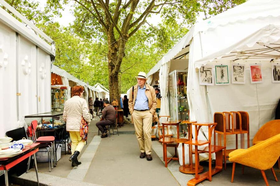 Paris: Saint Ouen Flea Market Guided Tour - Why Saint Ouen works best with a guide
