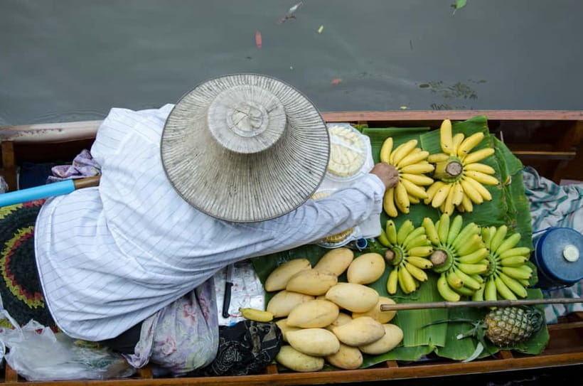 Pattaya: Floating Market Tour with Hotel Transfer & Guide - Entering Thailand’s four-region market