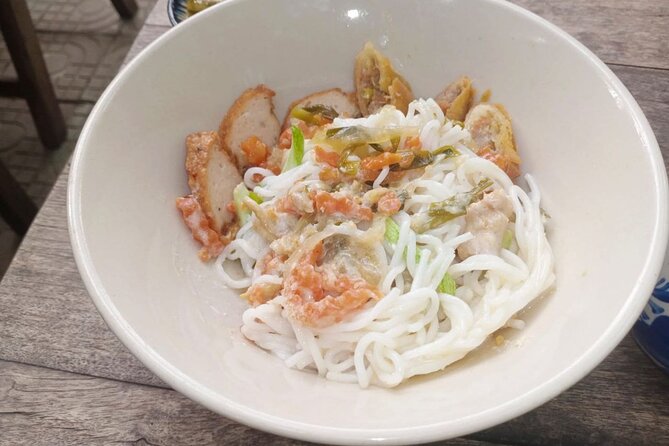 Phnom Penh Local Market & Morning Food Tour Include Drinks - Start with rice and pork near Wat Botum Park