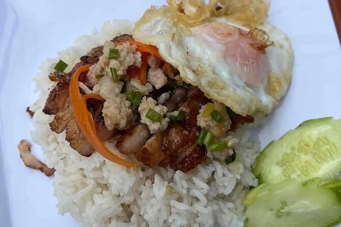 Phnom Penh Local Market & Morning Food Tour Include Drinks - Fresh noodles and market life at Wat Phnom