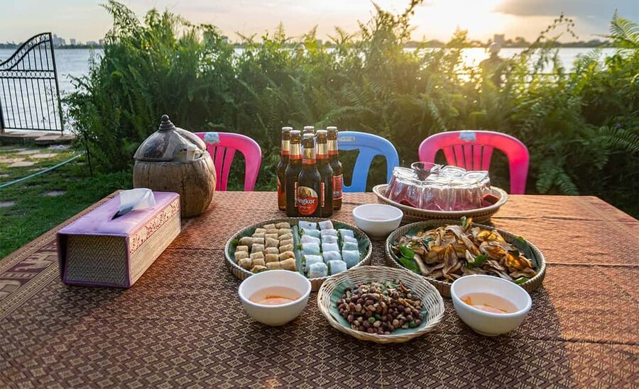 Phnom Penh Morning Foodie & Market Tour by Tuk Tuk - Starting with noodles and curry soup