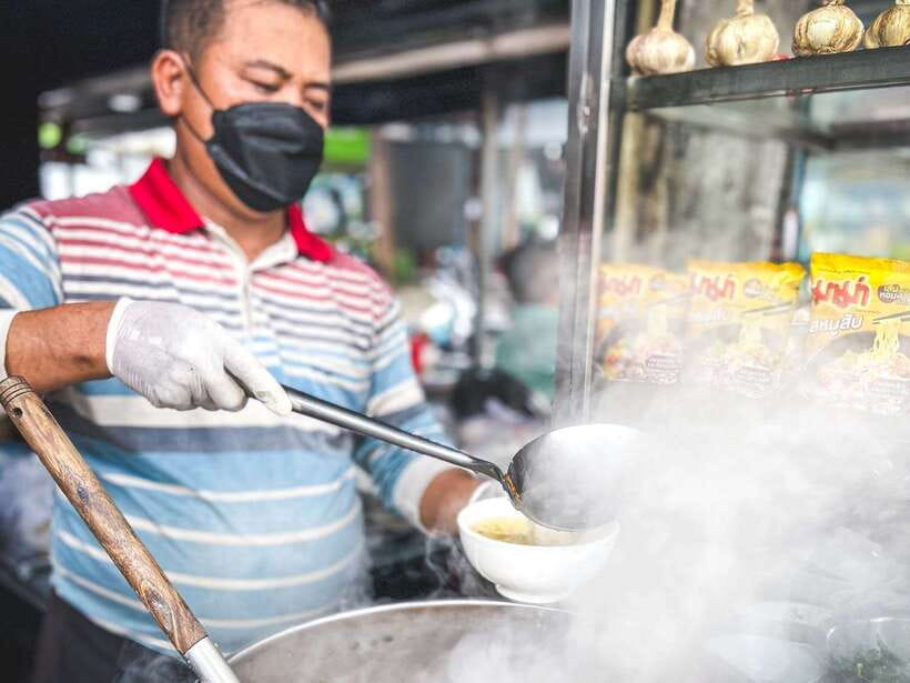 Phnom Penh: Morning Market & Guided Breakfast Tour by Tuktuk - Pork, rice, pickles, and a family-run shop