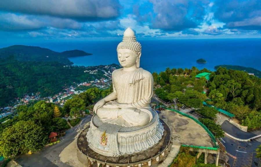 Phuket: Old Town + ATV 30Min Zipline 15Pform + Night Market - The cashew factory and souvenir shop