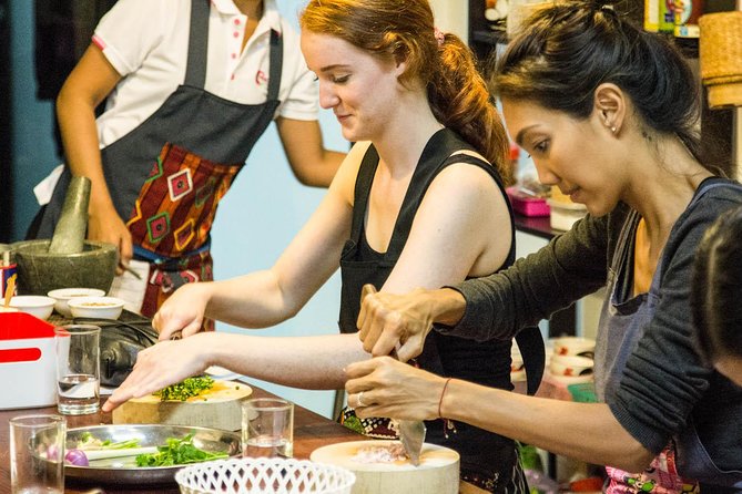 Pink Chili - Thai Cooking Class and Market Tour in Bangkok - Getting to the School Near Phra Khanong