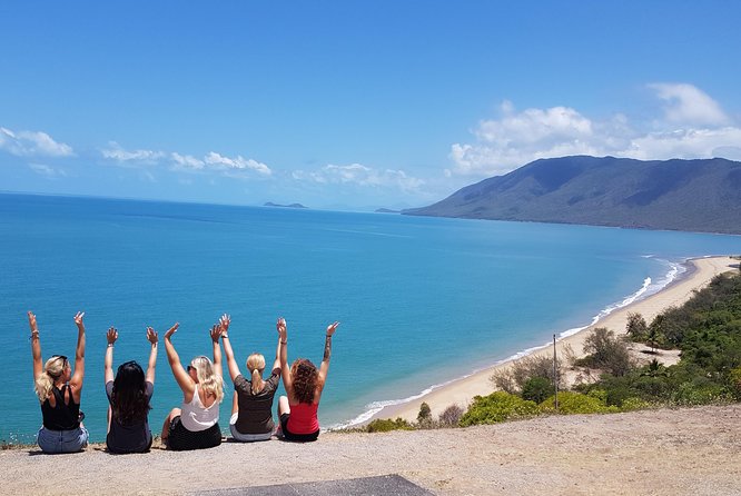 Port Douglas Sunday Markets Day Tour - The guides can add real personality