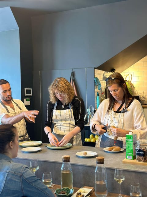 Porto: Local Market Tour & Cooking Class/Showcooking - A cooking show built around Portuguese cod