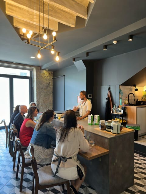 Porto: Local Market Tour & Cooking Class/Showcooking - From Bolhão to Jardim do Morro by metro