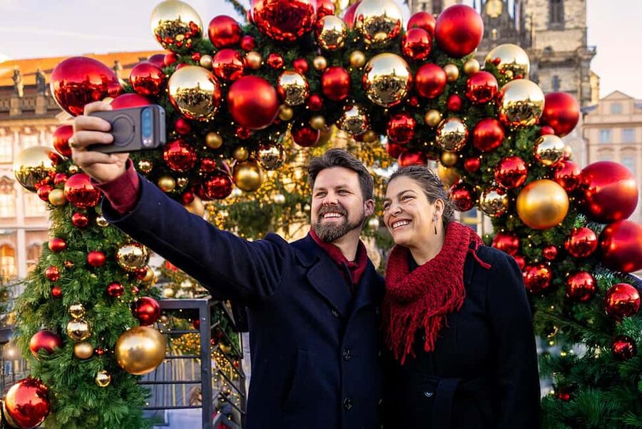 Prague: Christmas/Easter Markets Tour with Photoshoot - A Christmas market tour with a camera in hand