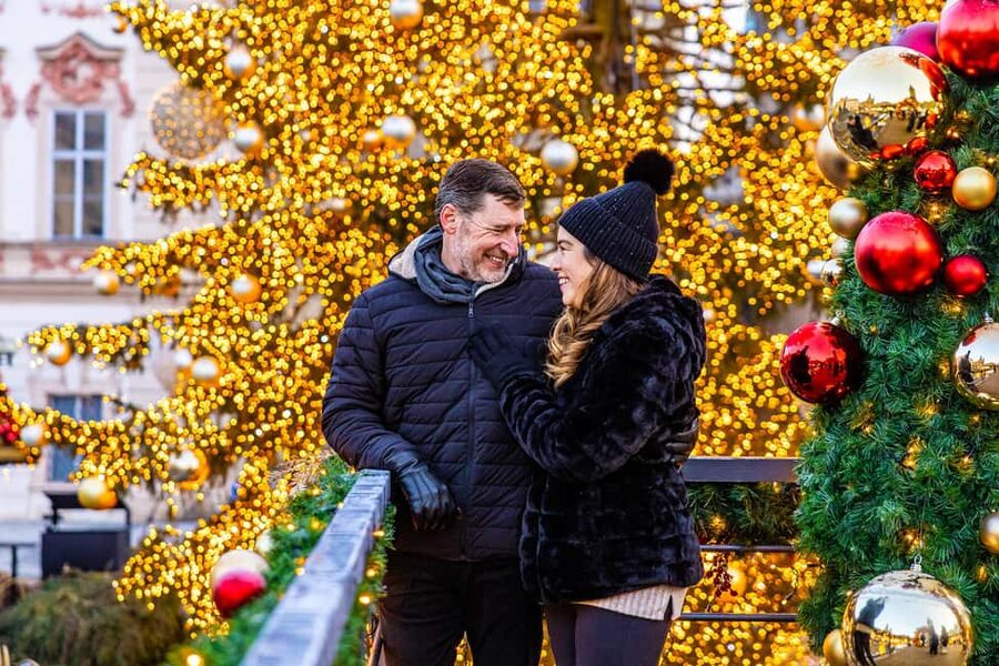 Prague: Christmas/Easter Markets Tour with Photoshoot - Learning what Czech Christmas means