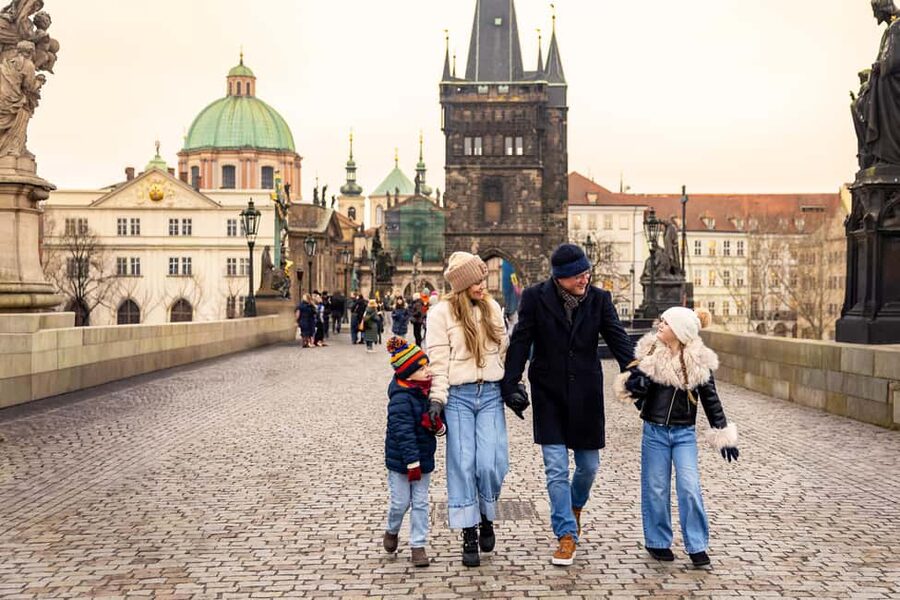 Prague: Christmas/Easter Markets Tour with Photoshoot - Svařák, perník, and the taste of the market