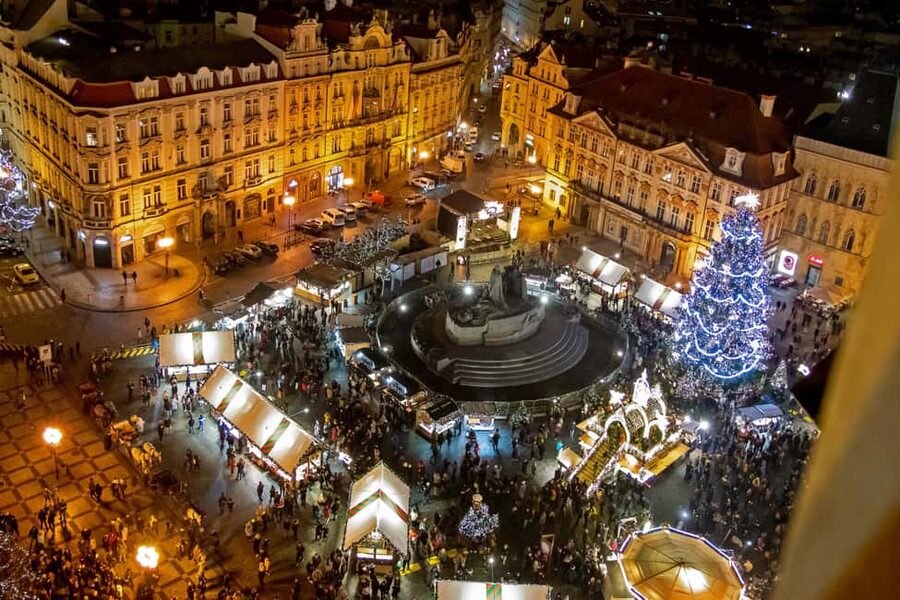 Prague: Christmas/Easter Markets Tour with Photoshoot - Finding photo spots around Prague’s landmarks