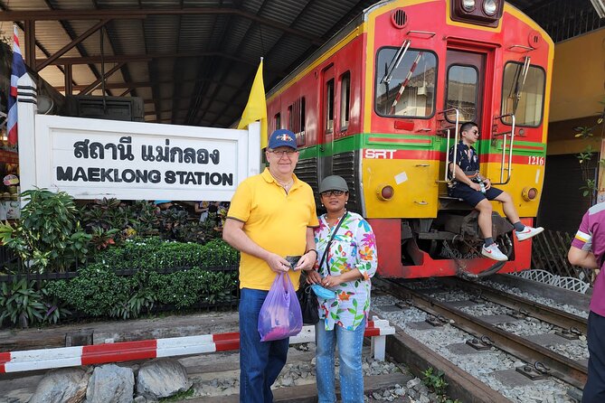 Private Amphawa & Maeklong Railway Market Day Tour with Fireflies - What the private vehicle changes