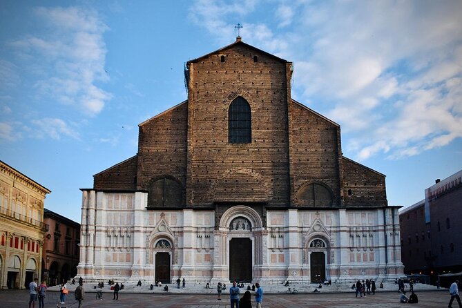 Private Bologna Food & Market Tour with 6 Tastings & Wine - The Quadrilatero is the real food classroom