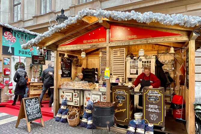 Private Budapest Christmas Market Tour with Chimney Cake & Mulled Wine - What the private guide adds